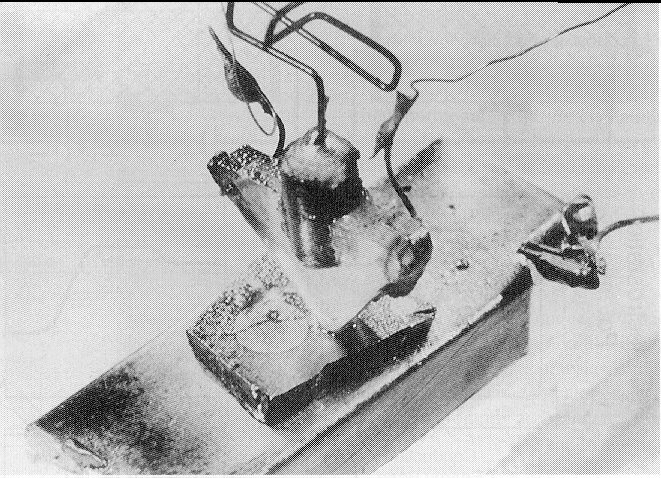 Point-contact transistor